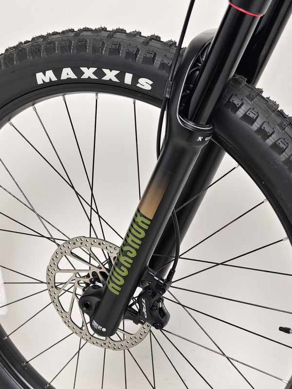 Image capturing the robust build quality of the Whyte 901 V5 2024 Mountain Bike at eMado.