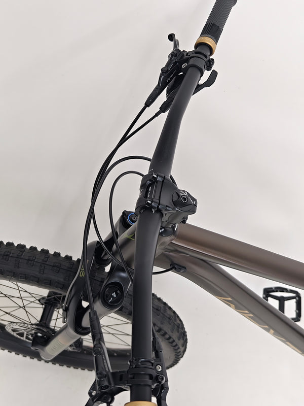 View of the bike's drivetrain on the Whyte 901 V5 2024 Mountain Bike at eMado.