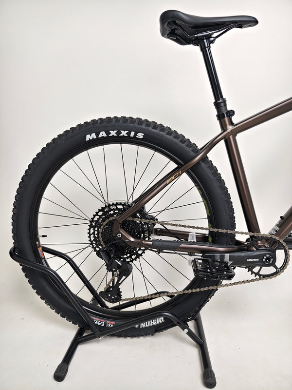 Close view of the bike's chainline and gears on the Whyte 901 V5 2024 Mountain Bike at eMado.