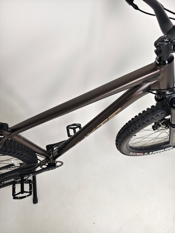 Image showing the Maxxis Rekon tire on the Whyte 901 V5 2024 Mountain Bike at eMado.