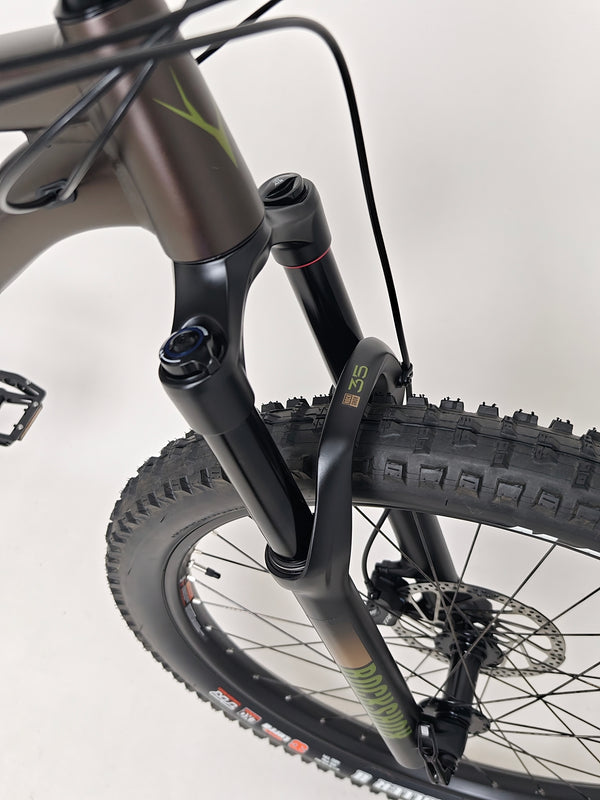 Side image showing the suspension compression on the Whyte 901 V5 2024 Mountain Bike at eMado.