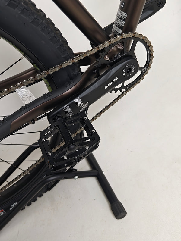Front view showing the bike's suspension fork and wheel assembly of the Whyte 901 V5 2024 at eMado.
