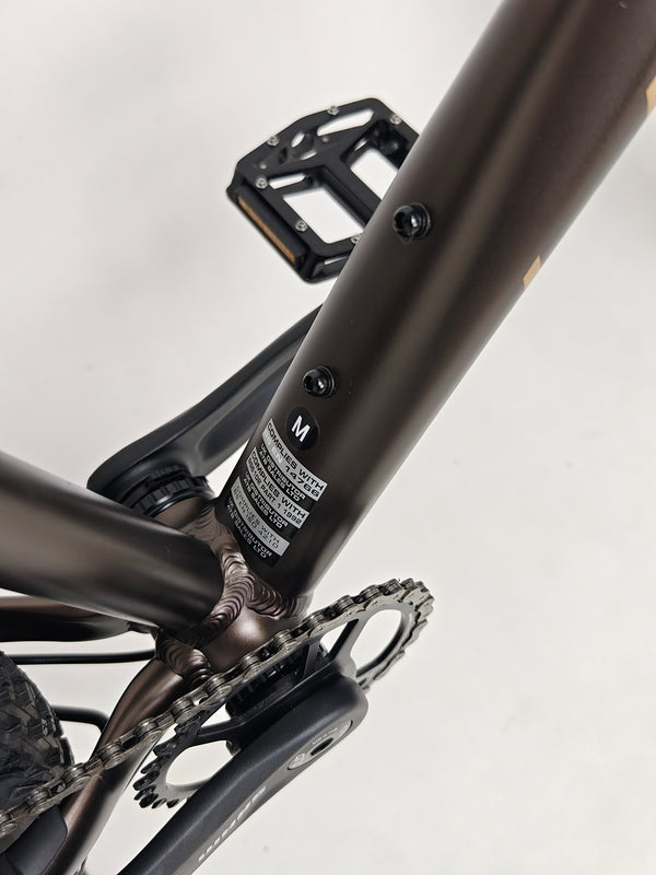 Close-up of the bike's dropper post system on the Whyte 901 V5 2024 Mountain Bike at eMado.