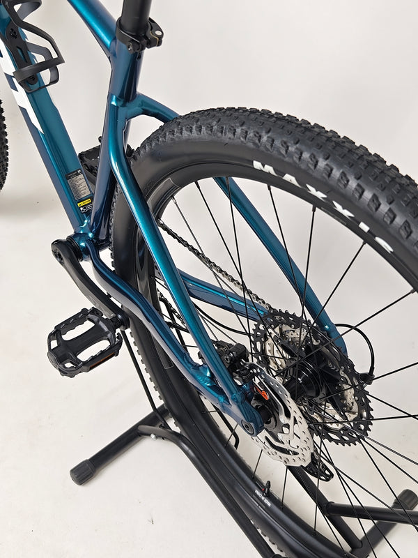 Giant XTC SLR 29 1 2024 in Excellent Condition at eMado Bikes - showcasing the complete bike with all features visible.