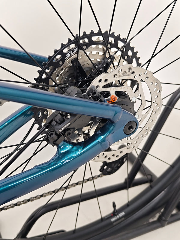 Giant XTC SLR 29 1 2024 in Excellent Condition at eMado Bikes - focused view of the bike’s design and features.