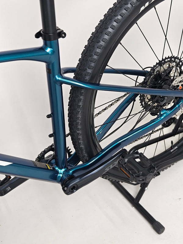 Giant XTC SLR 29 1 2024 in Excellent Condition at eMado Bikes - full view characterizing the entire setup of the bike.