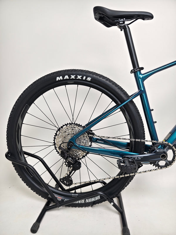 Giant XTC SLR 29 1 2024 in Excellent Condition at eMado Bikes - image showcasing the bike's compatibility with various terrains.