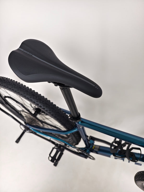 Giant XTC SLR 29 1 2024 in Excellent Condition at eMado Bikes - featuring the reliable Shimano brakes and rotors.