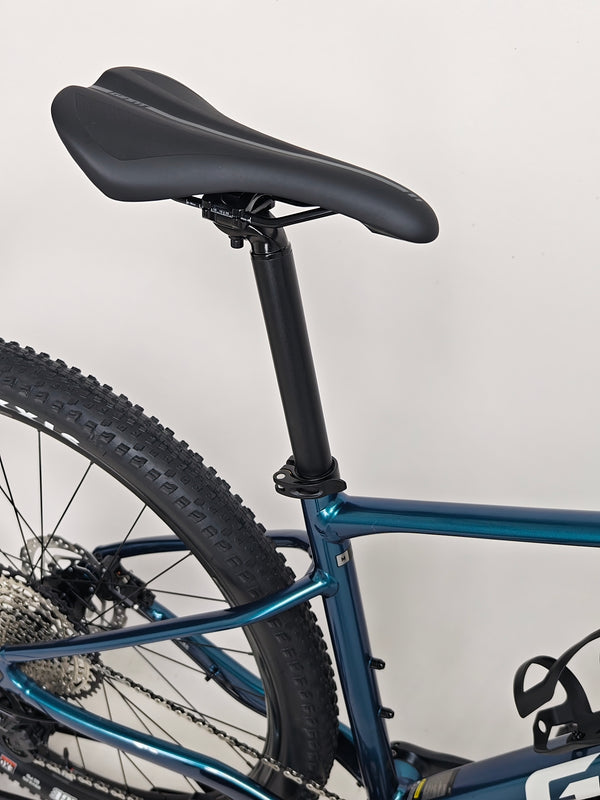 Giant XTC SLR 29 1 2024 in Excellent Condition at eMado Bikes - displaying the bike ready for outdoor riding.