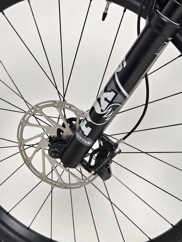 Specialized Status 160 in Very Good Condition at eMado Bikes - showcasing the aesthetic appeal of the bike.