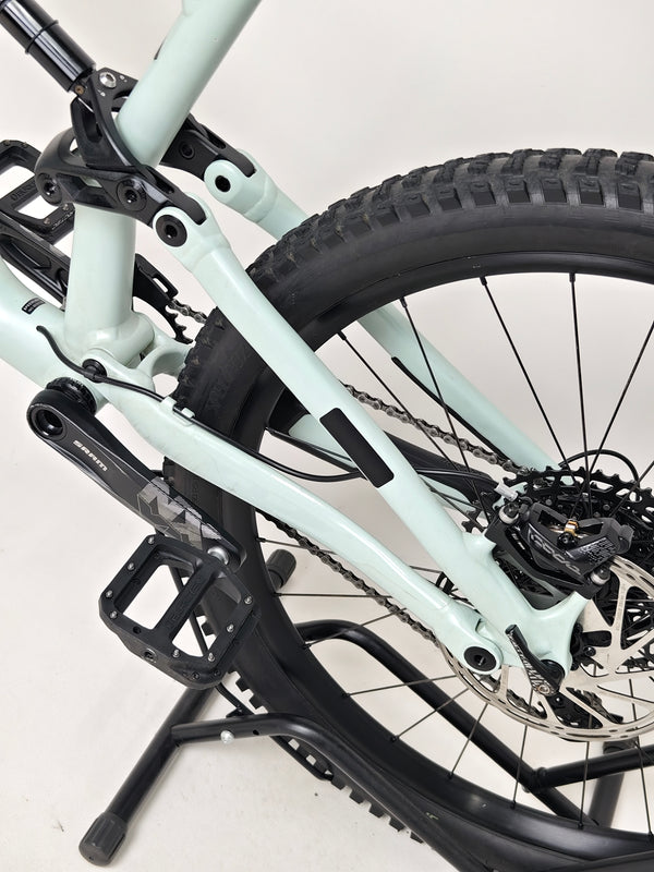 Specialized Status 160 in Very Good Condition at eMado Bikes - emphasizing the agility of the bike during trails.