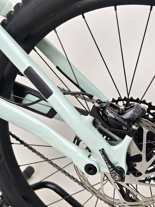 Specialized Status 160 in Very Good Condition at eMado Bikes - capturing the essence of full suspension technology.