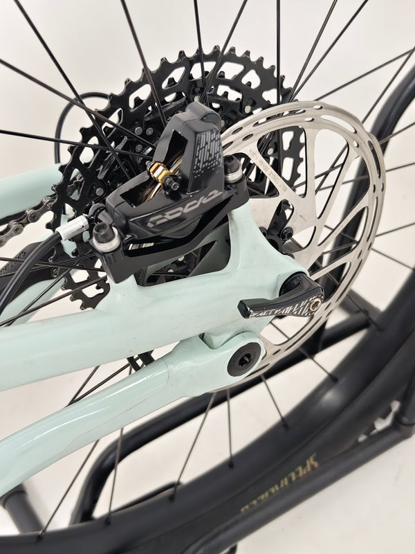 Specialized Status 160 in Very Good Condition at eMado Bikes - focusing on the bike's lightweight design.