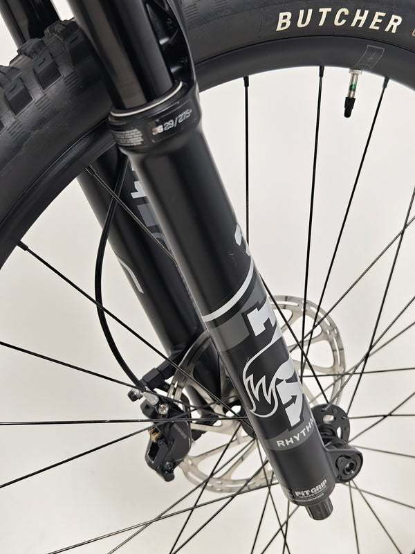 Specialized Status 160 in Very Good Condition at eMado Bikes - emphasizing the rear triangle and shock.