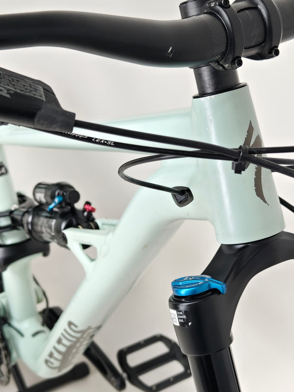 Specialized Status 160 in Very Good Condition at eMado Bikes - highlighting the advanced suspension system's design.