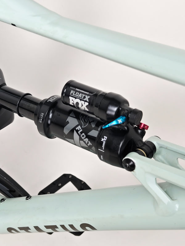 Specialized Status 160 in Very Good Condition at eMado Bikes - showing the bike from a side profile.