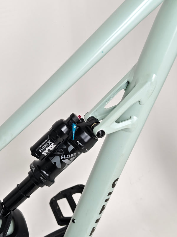 Specialized Status 160 in Very Good Condition at eMado Bikes - an overview shot taken in outdoor scenery.