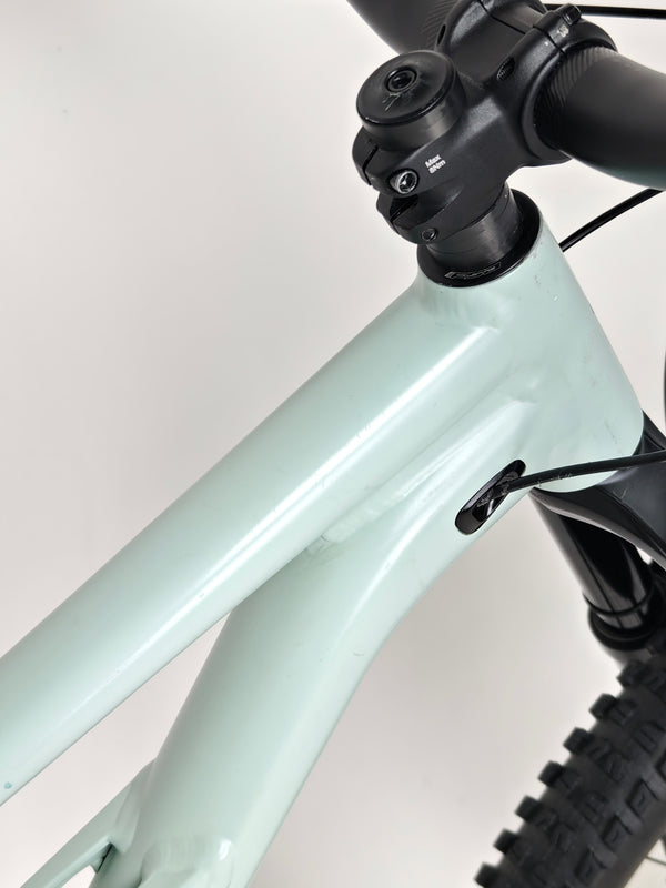 Specialized Status 160 in Very Good Condition at eMado Bikes - showing the bike's unique mixed wheel setup.