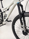 Specialized Stumpjumper Expert 2022 CARBON in excellent used condition at eMado Bikes, capturing the detailed components.