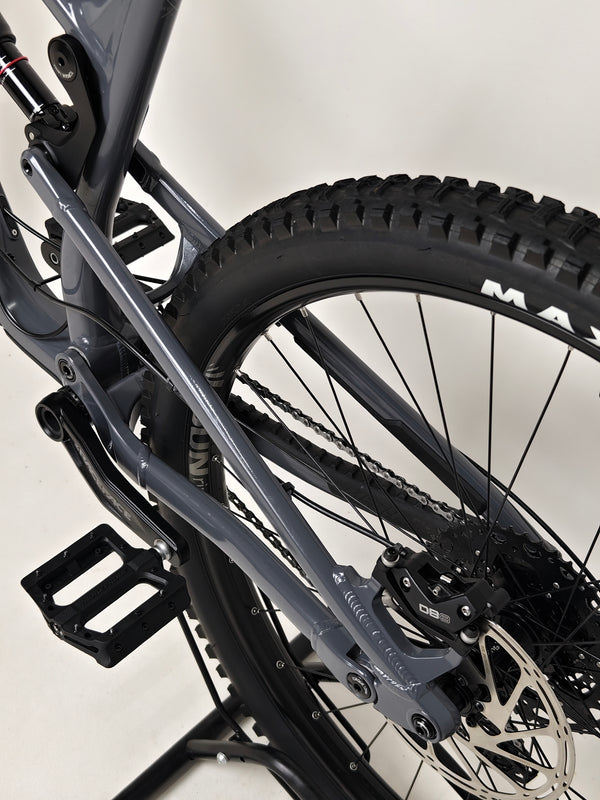 Nukeproof Mega 290 Alloy Comp 2023 striking pose showcasing its performance-oriented specs in excellent used condition at eMado Bikes.