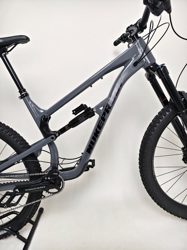 Nukeproof Mega 290 2023 showcasing its colouring and frame details in excellent used condition at eMado Bikes.