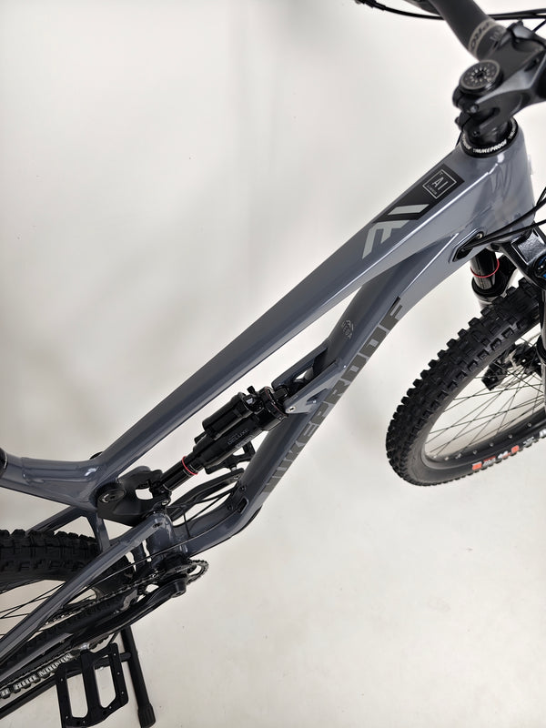 Nukeproof Mega 290 Alloy Comp 2023 with detailed features displayed in excellent used condition at eMado Bikes.