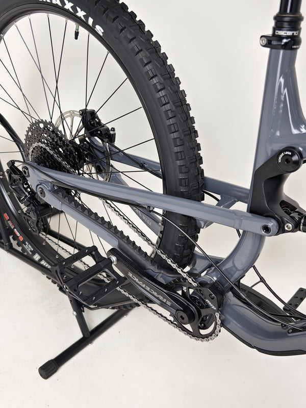 Nukeproof Mega 290 2023 showcasing its sleek design and engineering excellence in excellent used condition at eMado Bikes.