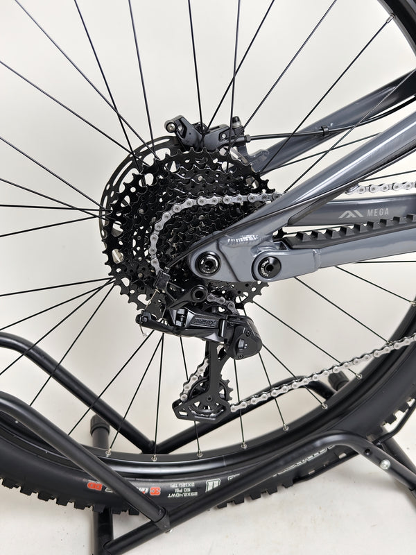 Nukeproof Mega 290 2023 capturing full display of design and quality in excellent used condition at eMado Bikes.