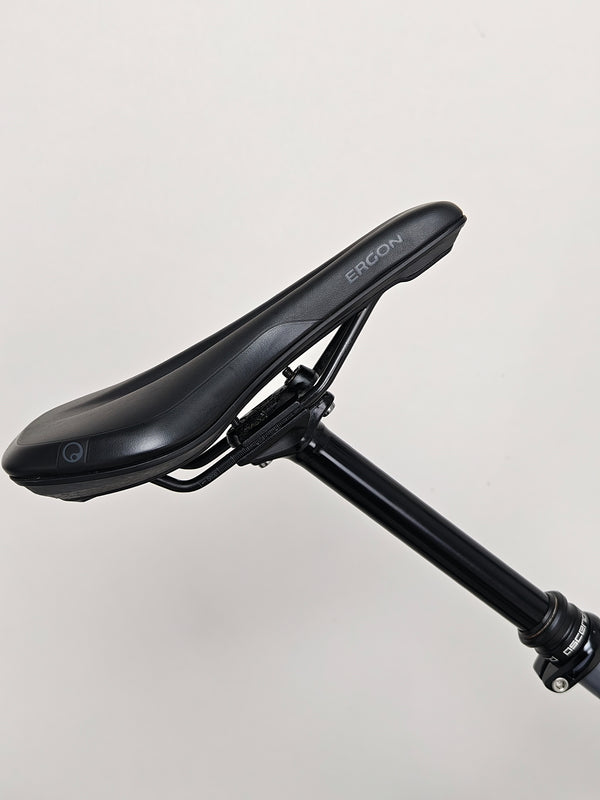 Front view of Nukeproof Mega 290 2023 showcasing it’s aggressive stance in excellent used condition at eMado Bikes.