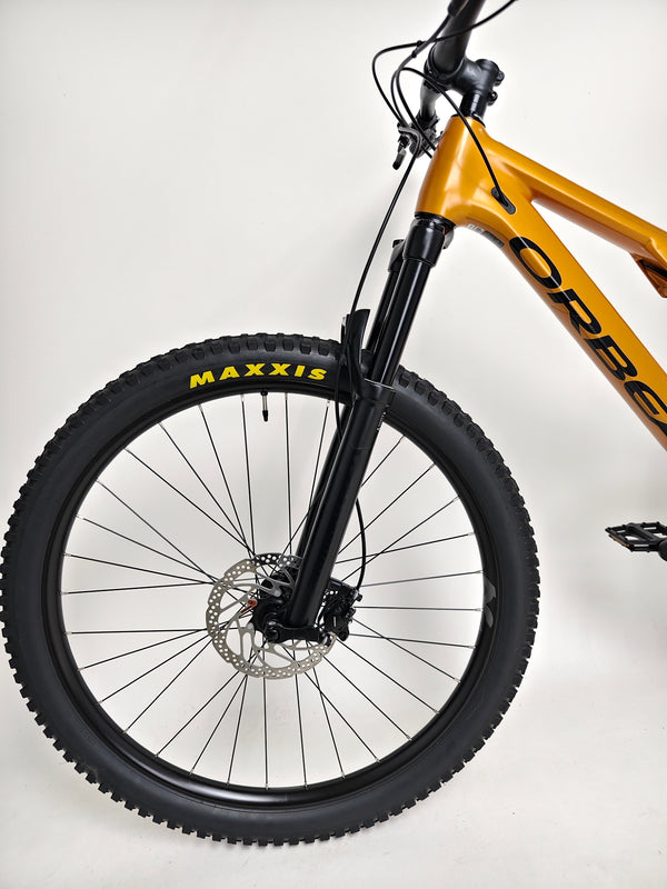 Orbea Occam H30 2023 LARGE in Very Good Condition - Showcasing the bike's saddle and overall seating position.