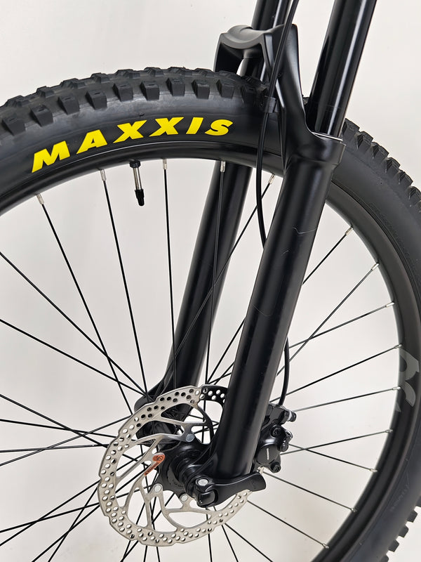 Orbea Occam H30 2023 LARGE in Very Good Condition - Overall view of the bike capturing its versatility.