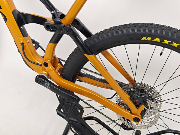 Orbea Occam H30 2023 LARGE in Very Good Condition - Image highlighting the invisible protection kit used.