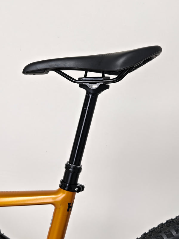 Orbea Occam H30 2023 LARGE in Very Good Condition - Rear derailleur and drivetrain detail photograph.