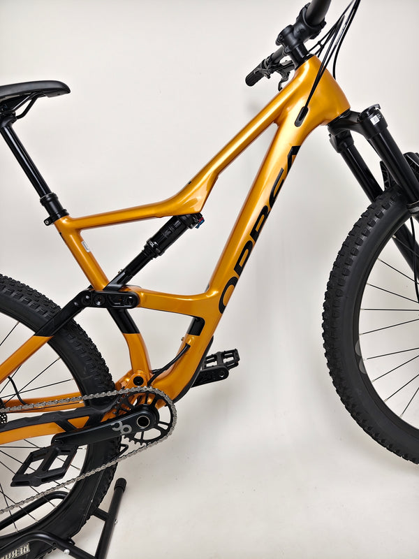 Orbea Occam H30 2023 LARGE in Very Good Condition - Close-up of Maxxis Dissector tyre tread pattern.