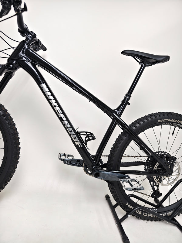 Nukeproof Scout 275 RS 2023 in excellent used condition, perfectly captured for potential buyers.