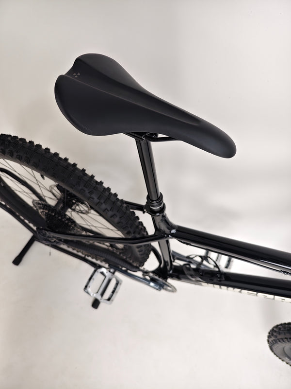 Nukeproof Scout 275 RS 2023 in excellent used condition, perfectly captured to show its pristine surface.