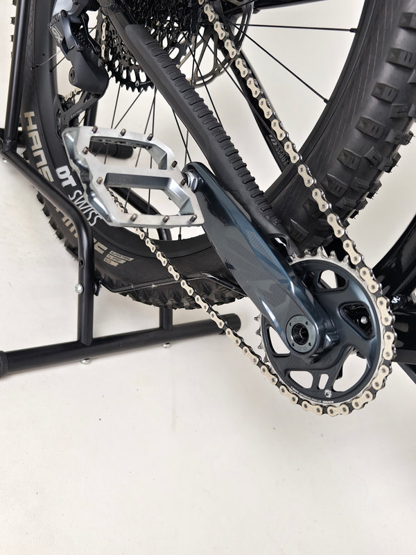 Nukeproof Scout 275 RS 2023 in excellent used condition, emphasizing the bike's premium gear setup.