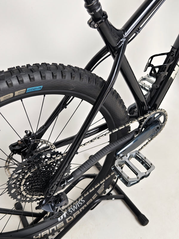 Nukeproof Scout 275 RS 2023 in excellent used condition, set against a vibrant outdoor backdrop.