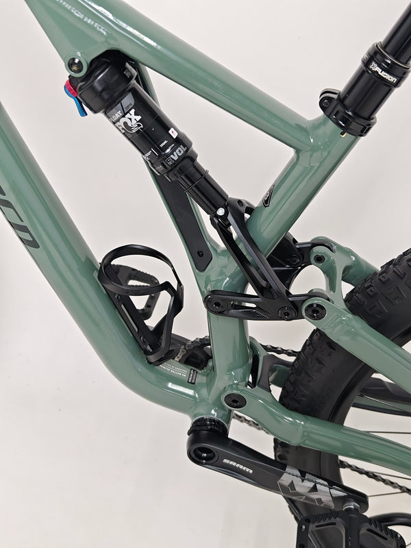 Eagle eye view of the used Specialized Stumpjumper Comp Alloy focusing on its sleek lines.