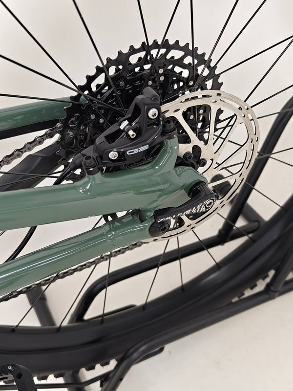 Image detailing the handlebars and controls on the used Specialized Stumpjumper Comp Alloy.