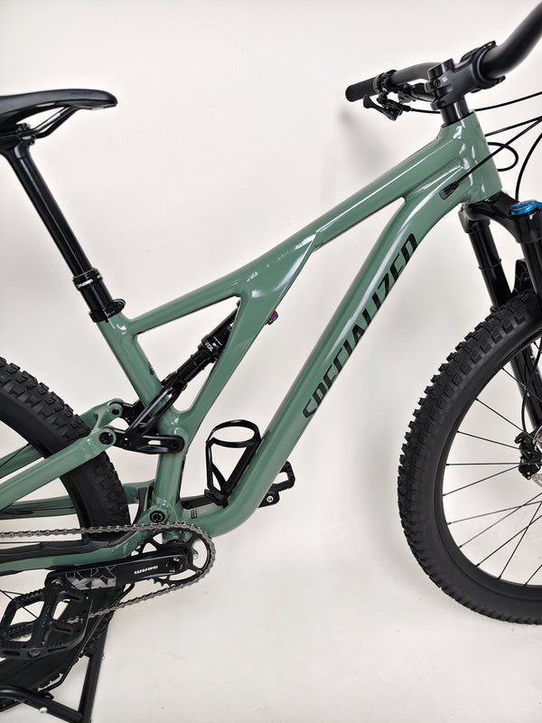 View of the bike cockpit, including SRAM shifters, on the used Specialized Stumpjumper Comp Alloy in excellent condition.