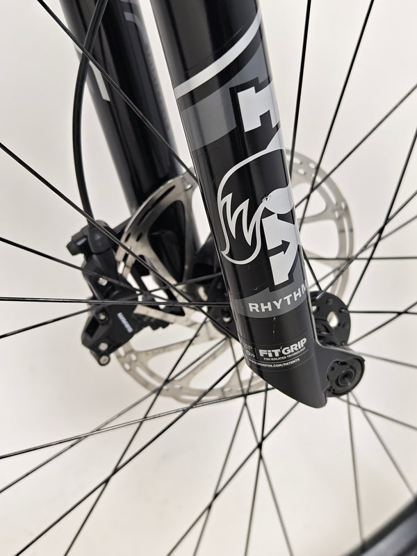 Image of the used Specialized Stumpjumper Comp Alloy's chainstay and pivot points.