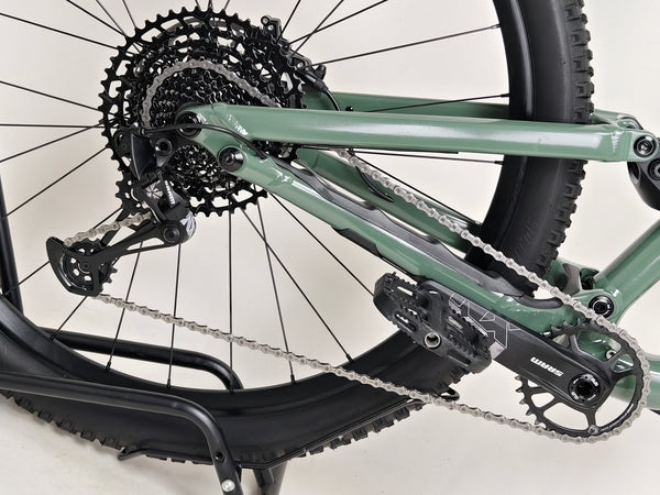 Image showcasing the overall geometry and size of the used Specialized Stumpjumper Comp Alloy.