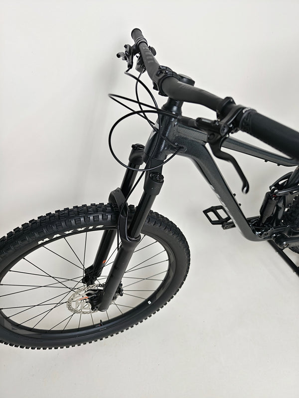 Giant Stance 29 2 bike angle shot showcasing its agility and design.