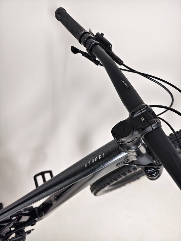 In-motion image of a rider on Giant Stance 29 2 showcasing its performance capabilities.