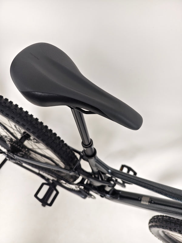 Detailed image of the Giant Stance 29 2 reflecting its maintenance condition and features.