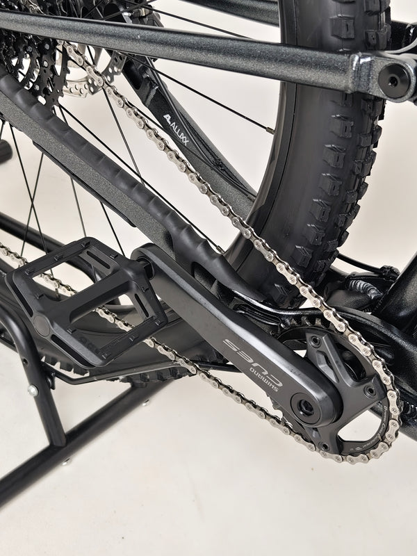 Profile shot of Giant Stance 29 2 representing stylish build and modern biking tech.