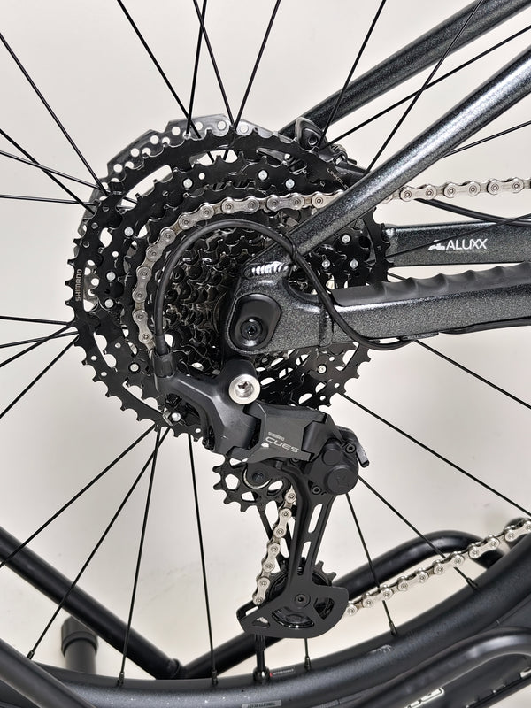 Final image of the Giant Stance 29 2 demonstrating overall aesthetic and craftsmanship.