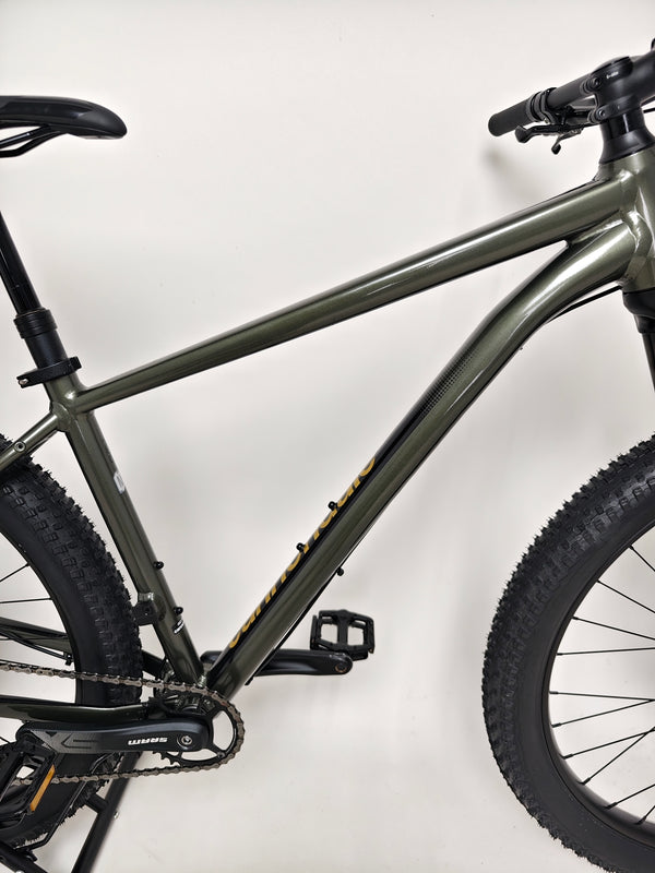 Detailed image of the frame and dropper post system on the 2023 Cannondale CUJO 2.