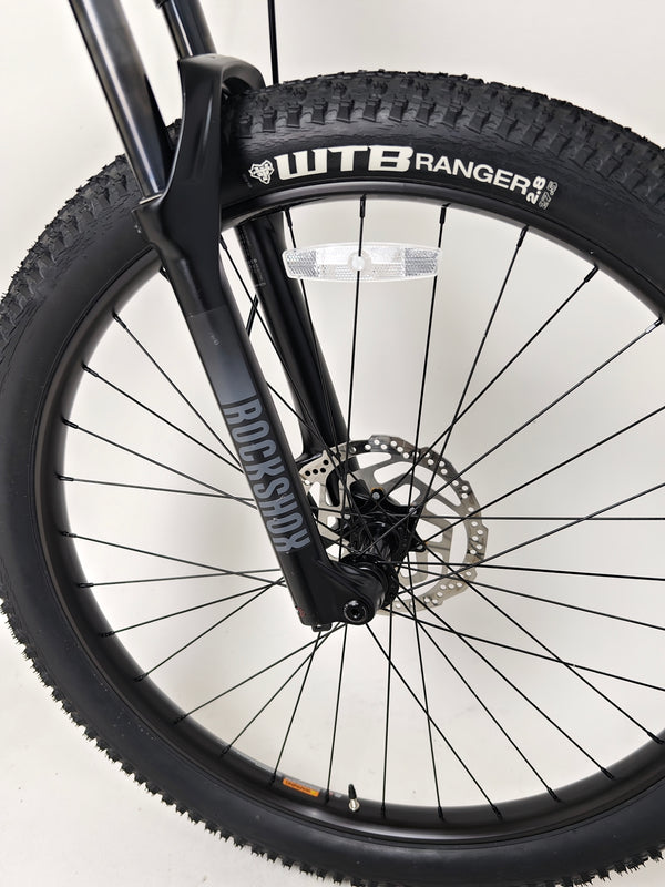 Mountain biking with the 2023 Cannondale CUJO 2 in natural terrain.